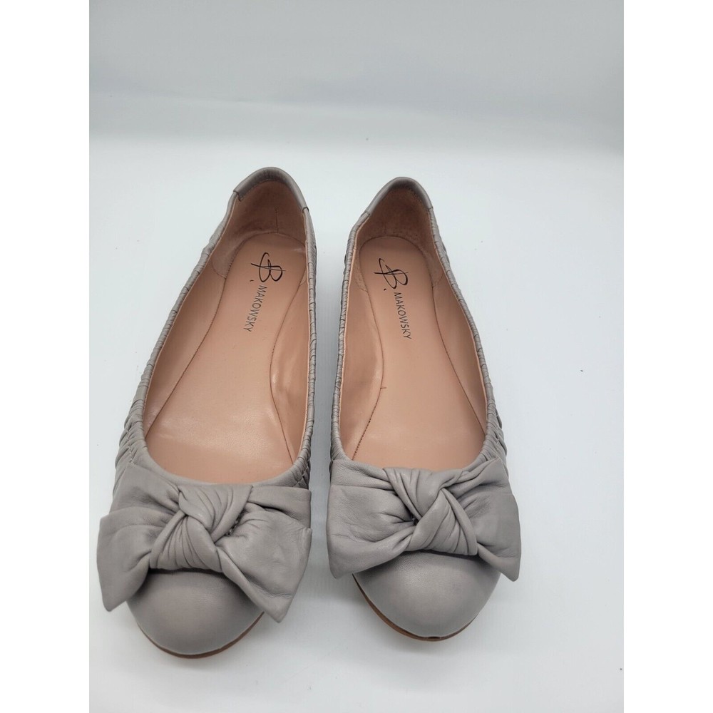 B Makowsky Bfzandy Jeans Leather Grey w/bow slip ons Size 8.5